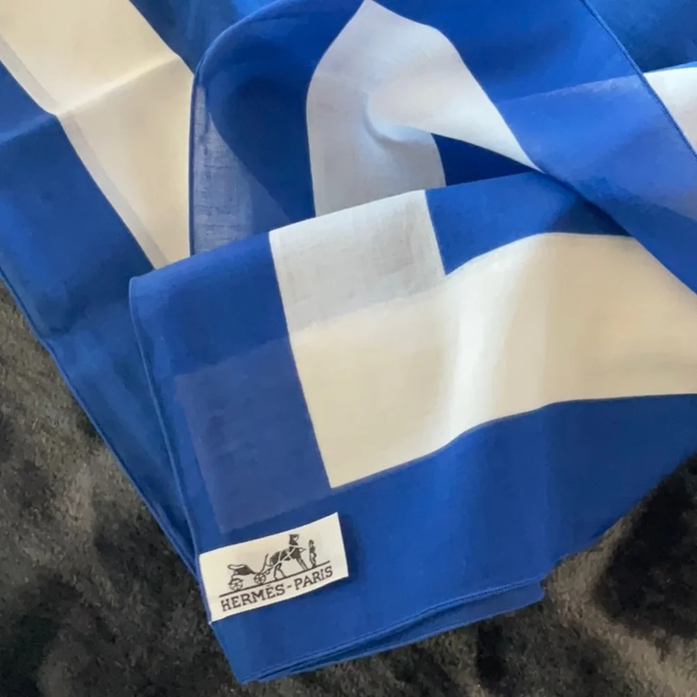 NEW IN BOX AUTH HERMES BLUE AND WHITE LARGE SCARF, GREAT GIFT, RARE - Picture 5 of 7